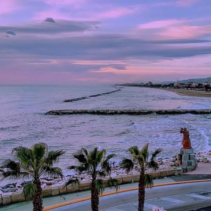 App Sul Lungomare Apartment San Benedetto del Tronto Luaran gambar